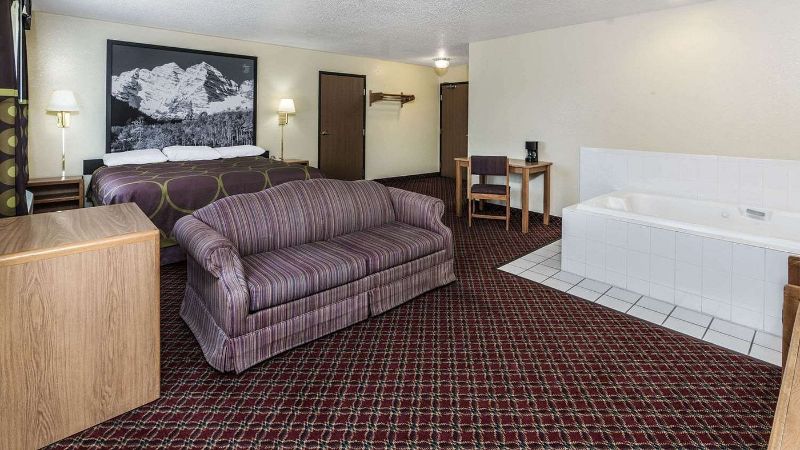 Super 8 by Wyndham Fountain