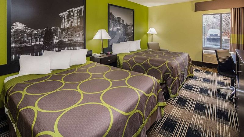 Super 8 by Wyndham Greer/Spartanburg Area, room with private jacuzzi, photo 2