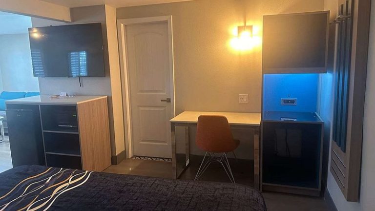 Super 8 by Wyndham Oceanside Downtown