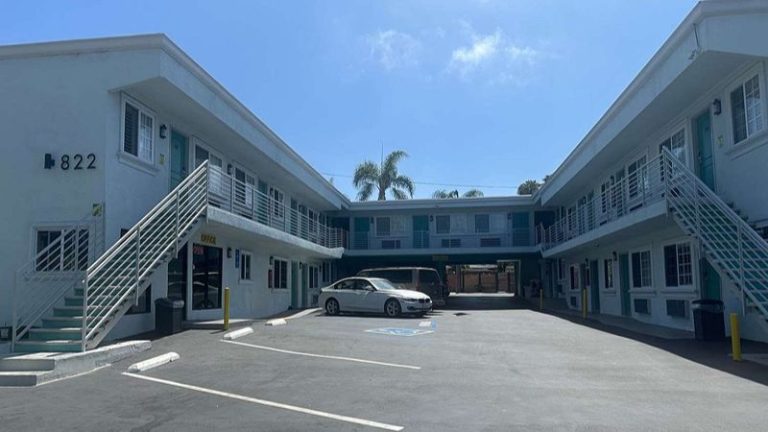 Super 8 by Wyndham Oceanside Downtown