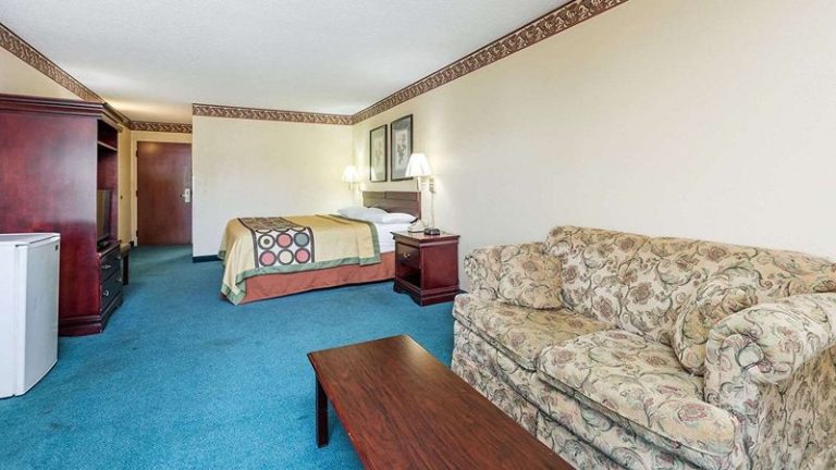 Super 8 by Wyndham Piedmont Greenville Area