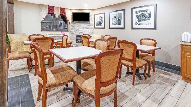Super 8 by Wyndham Sterling Heights/Detroit Area