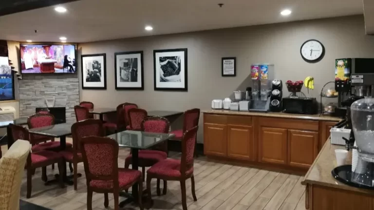 Super 8 by Wyndham Sterling Heights/Detroit Area