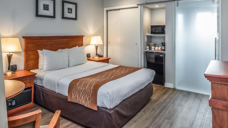 The Inn at 1252 Monterey, room with private jacuzzi, photo 4