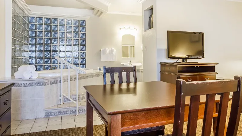 The Inn at 1252 Monterey, room with private jacuzzi, photo 1
