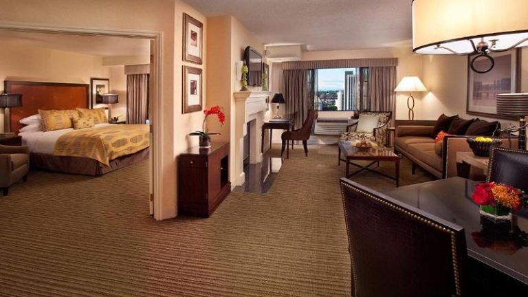 The Paramount Hotel Portland