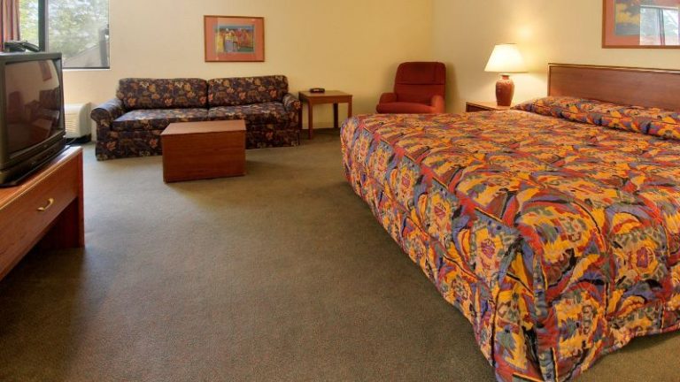 Travelodge by Wyndham Brooklyn Center