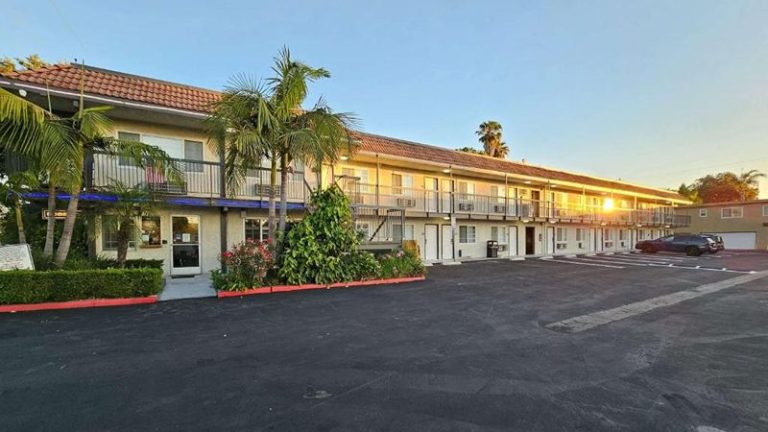 Travelodge by Wyndham Fullerton Near Anaheim