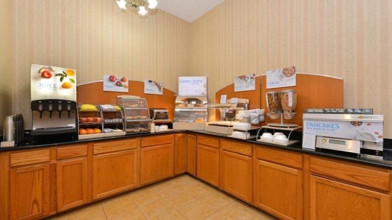 Vagabond Inn Executive – Green Valley Sahuarita, room with private jacuzzi, photo 6