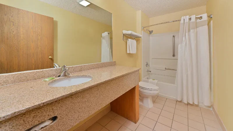 Vagabond Inn Executive – Green Valley Sahuarita, room with private jacuzzi, photo 4