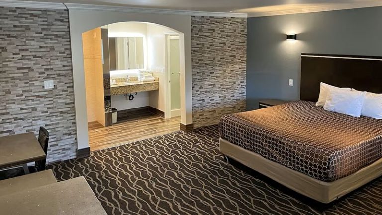 Walnut Inn & Suites