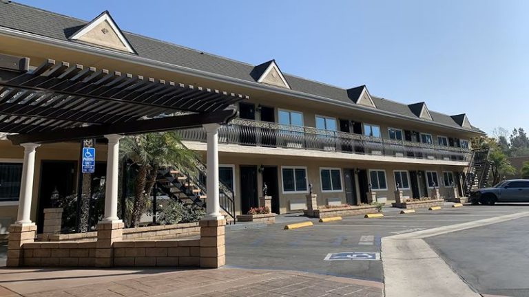 Walnut Inn & Suites