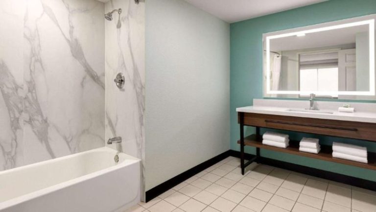 Wingate by Wyndham Green Bay Airport