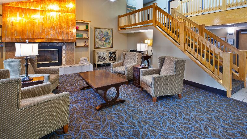 AmericInn by Wyndham Bay City, room with private jacuzzi, photo 5