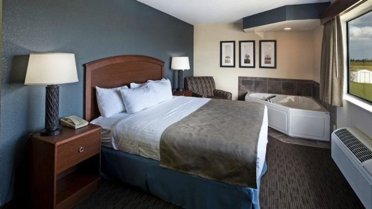 AmericInn by Wyndham Bay City