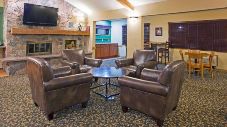 AmericInn by Wyndham Fargo West Acres