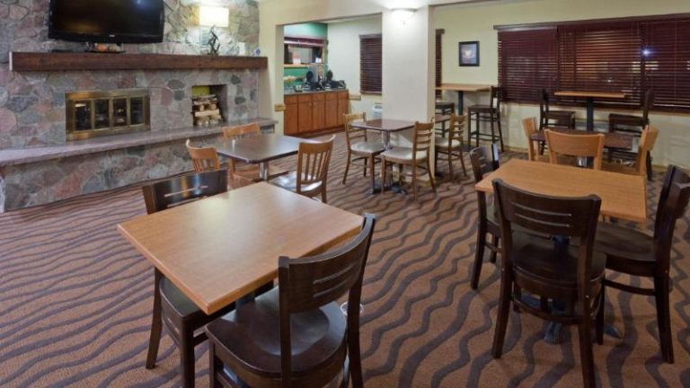 AmericInn by Wyndham Fargo West Acres