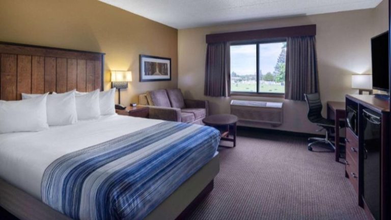 AmericInn by Wyndham Two Harbors Near Lake Superior