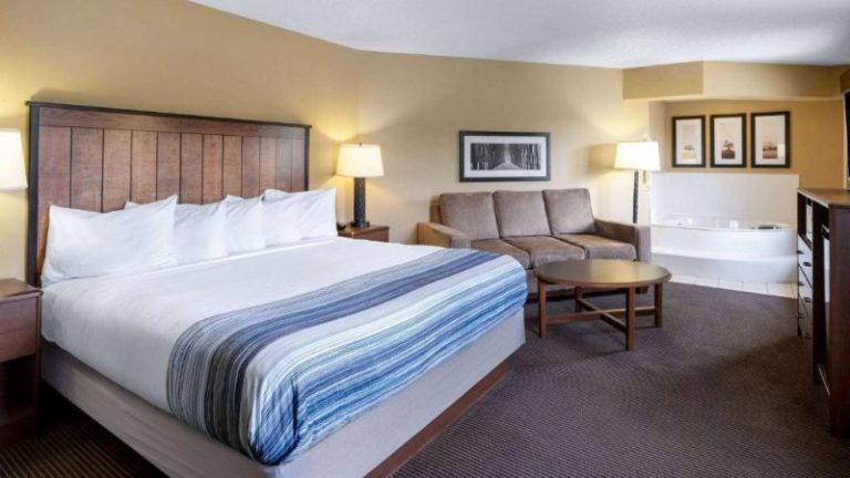 AmericInn by Wyndham Two Harbors Near Lake Superior