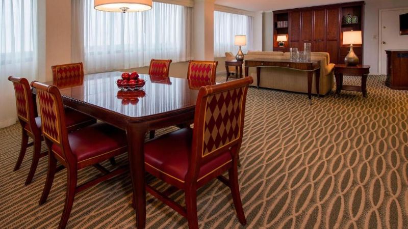 BWI Airport Marriott, room with private jacuzzi, photo 3