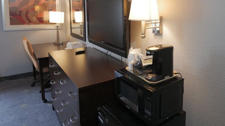 Baymont By Wyndham Flint Airport North
