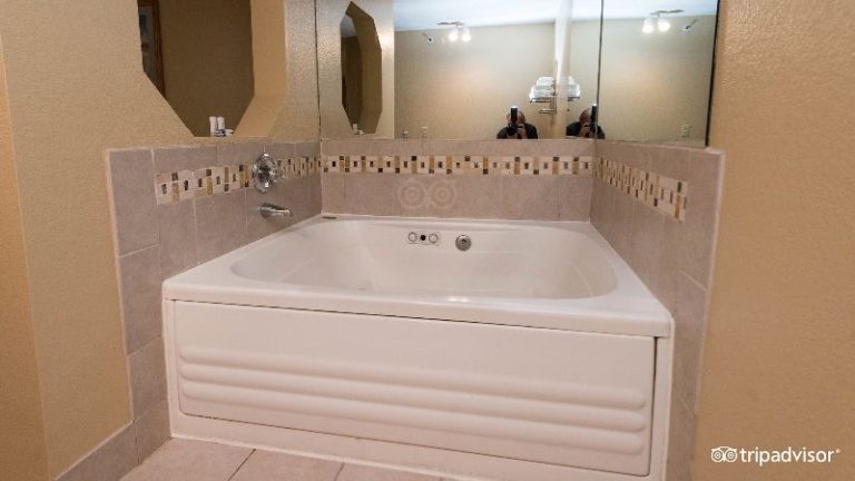 Baymont Inn & Suites by Wyndham Anchorage Airport