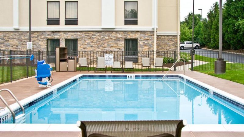Best Western Plus Heritage Rail Inn & Suites, room with private jacuzzi, photo 6