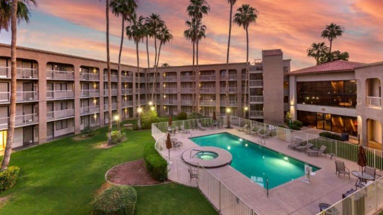 Best Western Plus Scottsdale Thunderbird Suites
