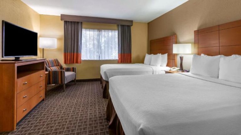 Best Western Plus Scottsdale Thunderbird Suites