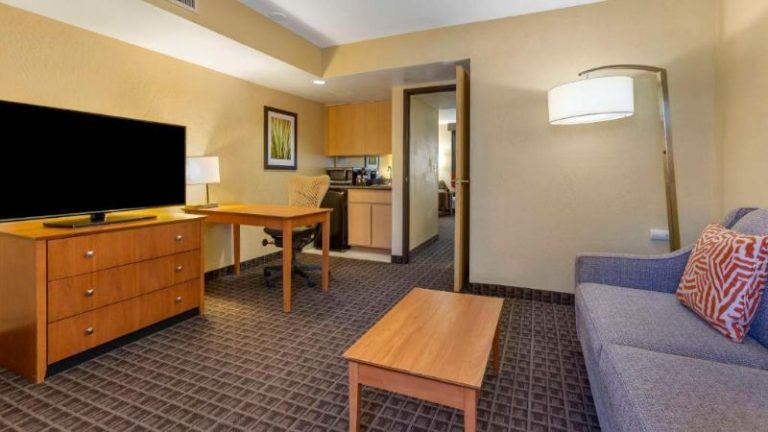 Best Western Plus Scottsdale Thunderbird Suites