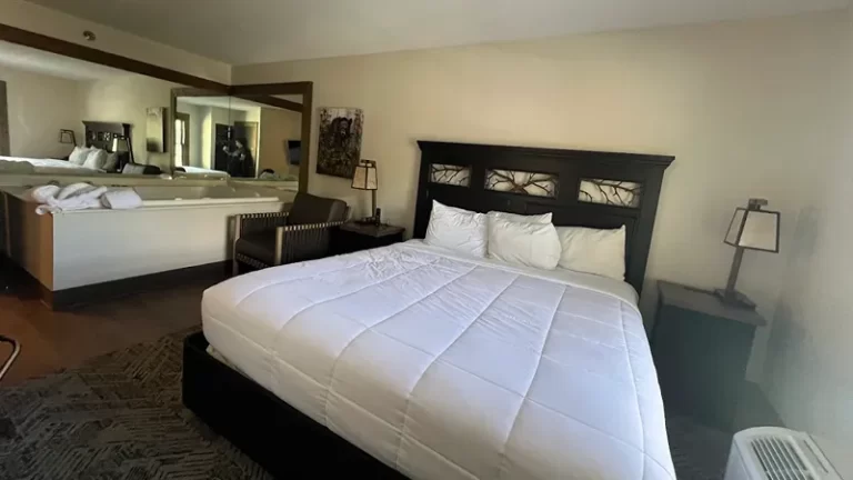 Black Bear Inn & Suites
