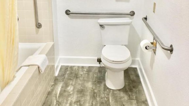 BridgePoint Inn, room with private jacuzzi, photo 5