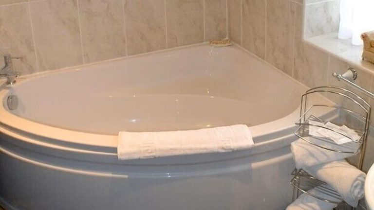 Brookside Hotel