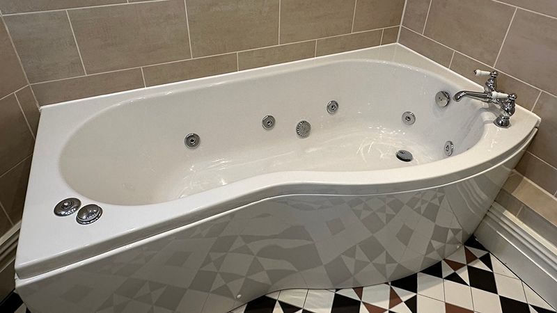 Chester House Guest House 1 - jacuzzi hotel room