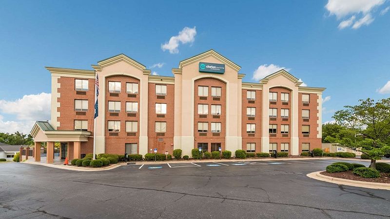Clarion Pointe Greensboro Airport, room with private jacuzzi, photo 7