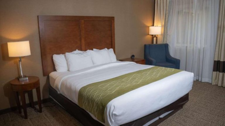 Comfort Inn & Suites Erie – Splash Lagoon Indoor Waterpark