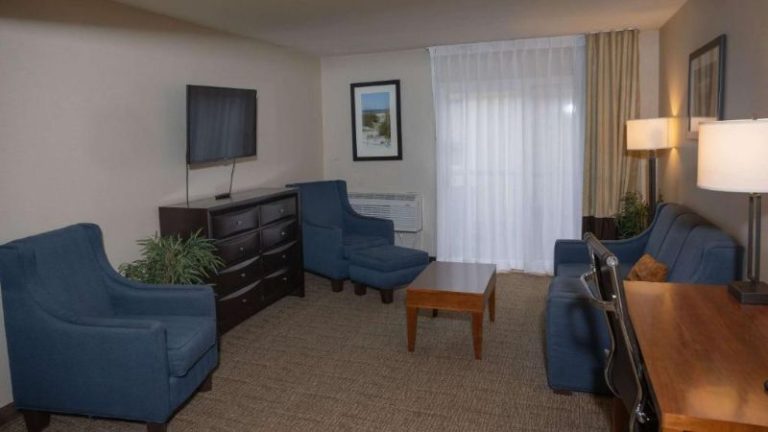 Comfort Inn & Suites Erie – Splash Lagoon Indoor Waterpark