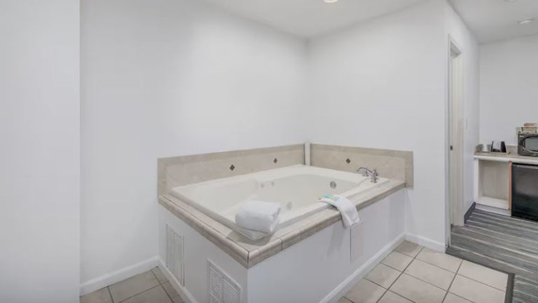 Crossroads Inn and Suites