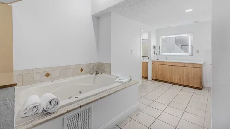 Crossroads Inn and Suites