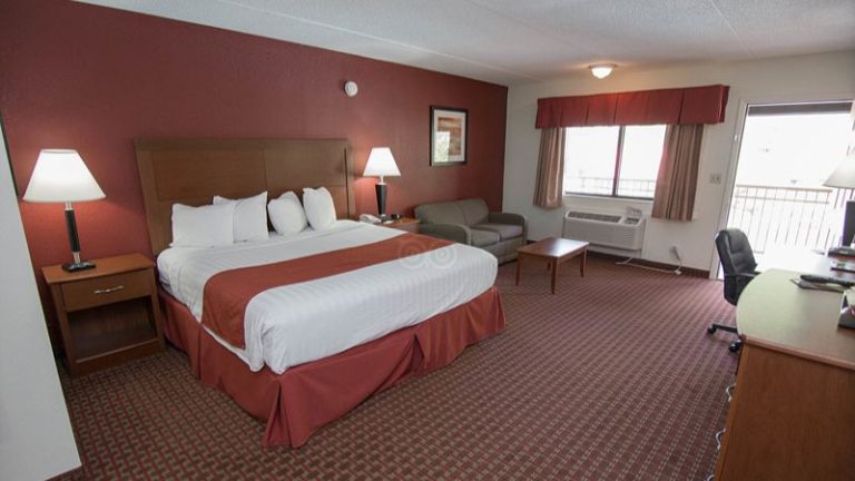 Crossroads Inn and Suites