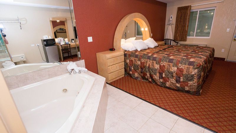 Days Inn & Suites by Wyndham Niagara FallsBuffalo