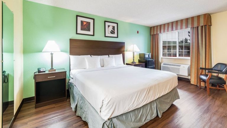 Days Inn by Wyndham Federal Way
