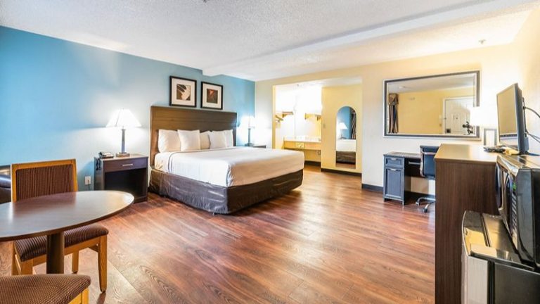 Days Inn by Wyndham Federal Way