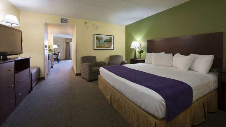 Edgewater Hotel and Waterpark