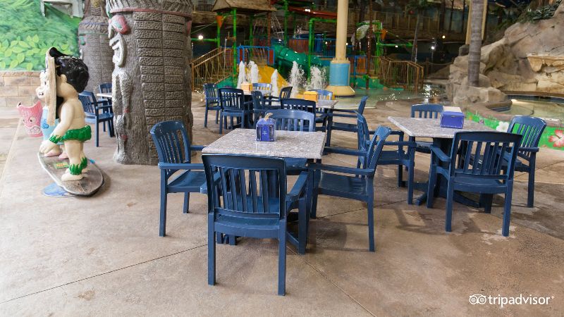 Edgewater Hotel and Waterpark, room with private jacuzzi, photo 7