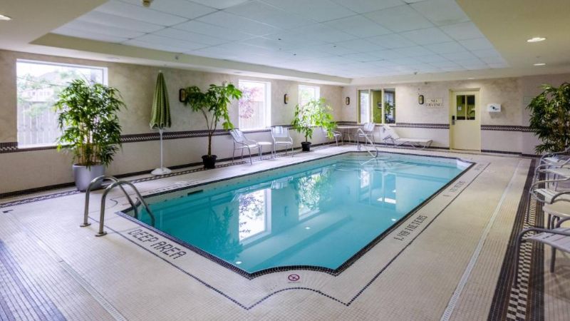 Fairfield Inn Toronto Oakville, room with private jacuzzi, photo 6