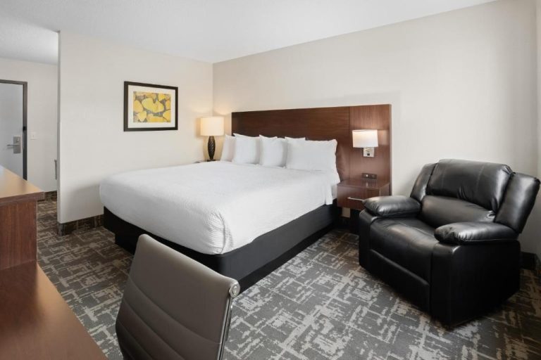 Fargo Inn & Suites