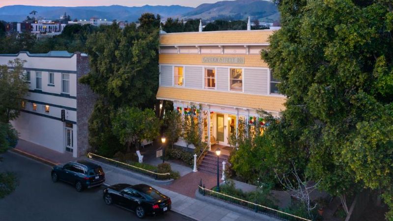 Garden Street Inn, room with private jacuzzi, photo 8