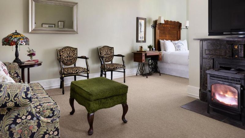 Garden Street Inn, room with private jacuzzi, photo 4