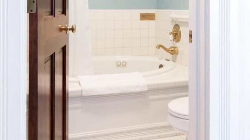 Garden Street Inn, room with private jacuzzi, photo 2